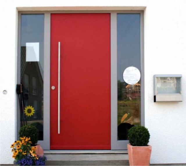 Haustür mit Stangengriff in zweifarbig RAL Grau und Rot im Kreis Minden, Stadt Petershagen